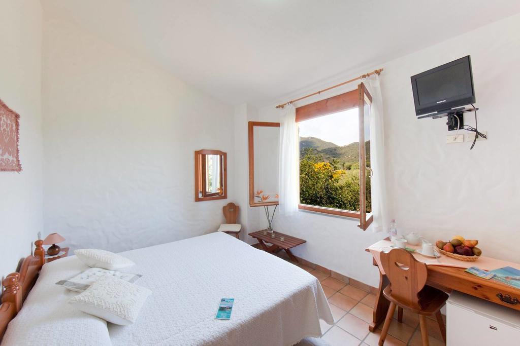 קסטיאדס Hotel S'Obreschida חדר תמונה