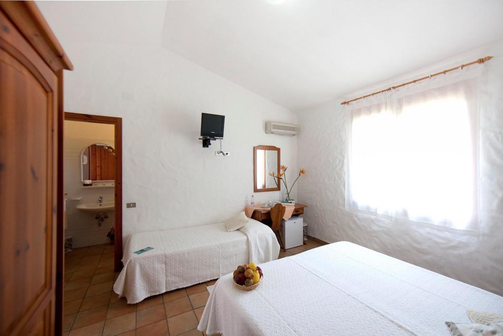 קסטיאדס Hotel S'Obreschida חדר תמונה